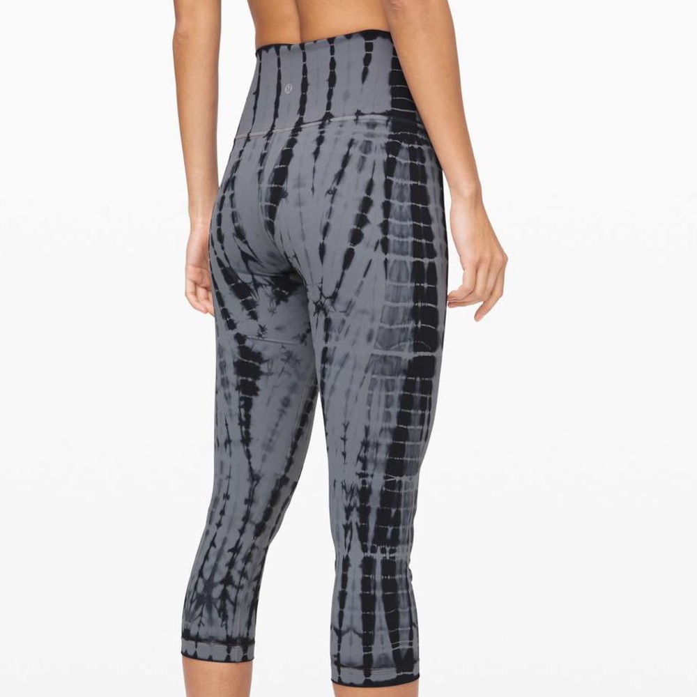 High-Waist Tie-Dye Capri Leggings - Gray/Black